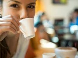 Driekwart koffie buitenshuis geconsumeerd op het werk