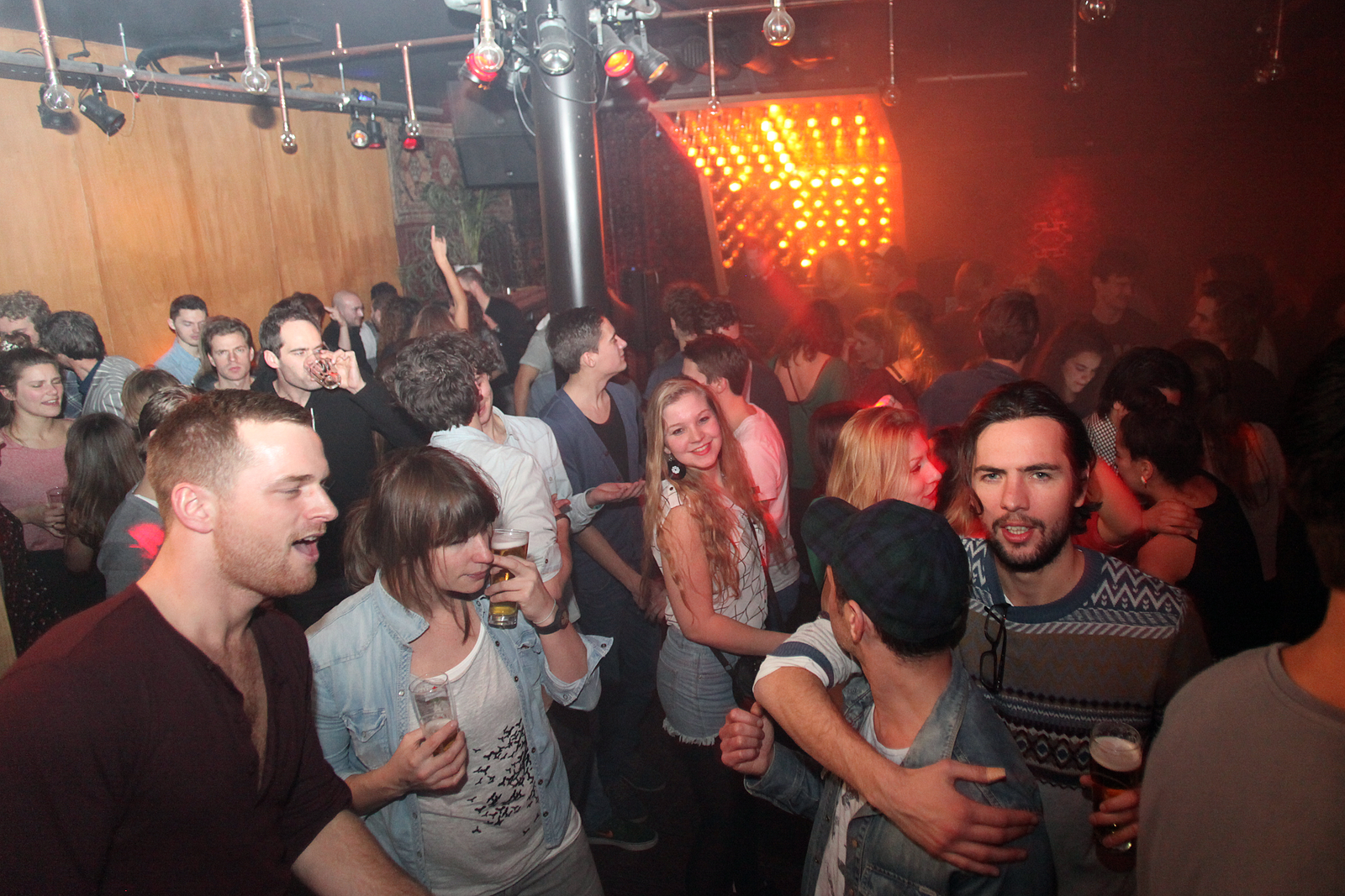 Jonge pubers drinken fors minder