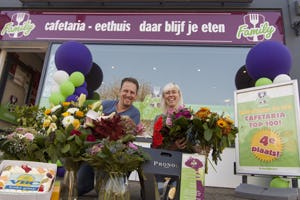 Top 100-cafetaria doneert saus aan Voedselbank