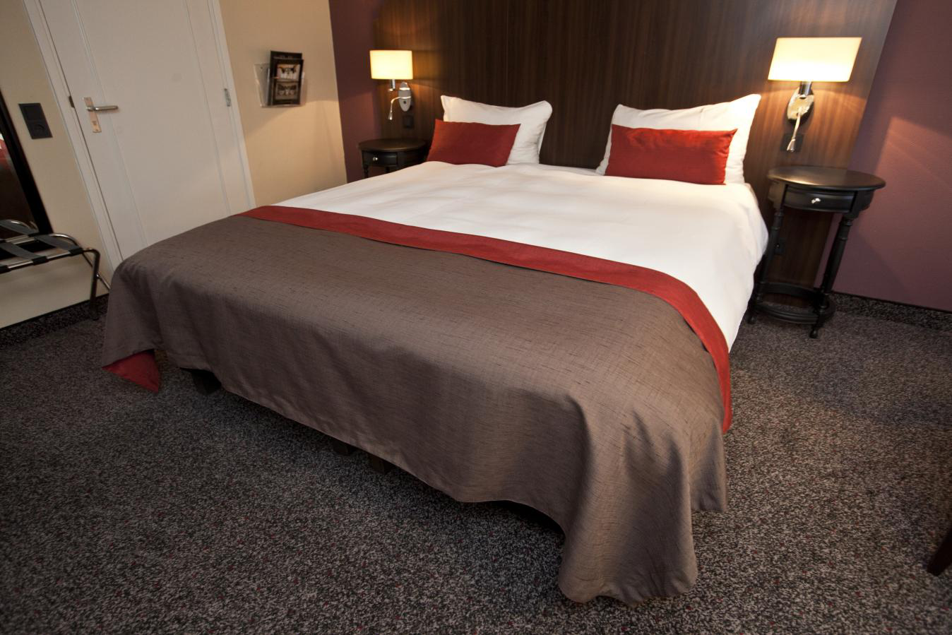 Hotelkamer Amsterdam in april drie tientjes duurder