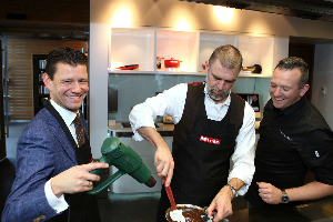 AF&BM laat leden broodbakken en theeproeven