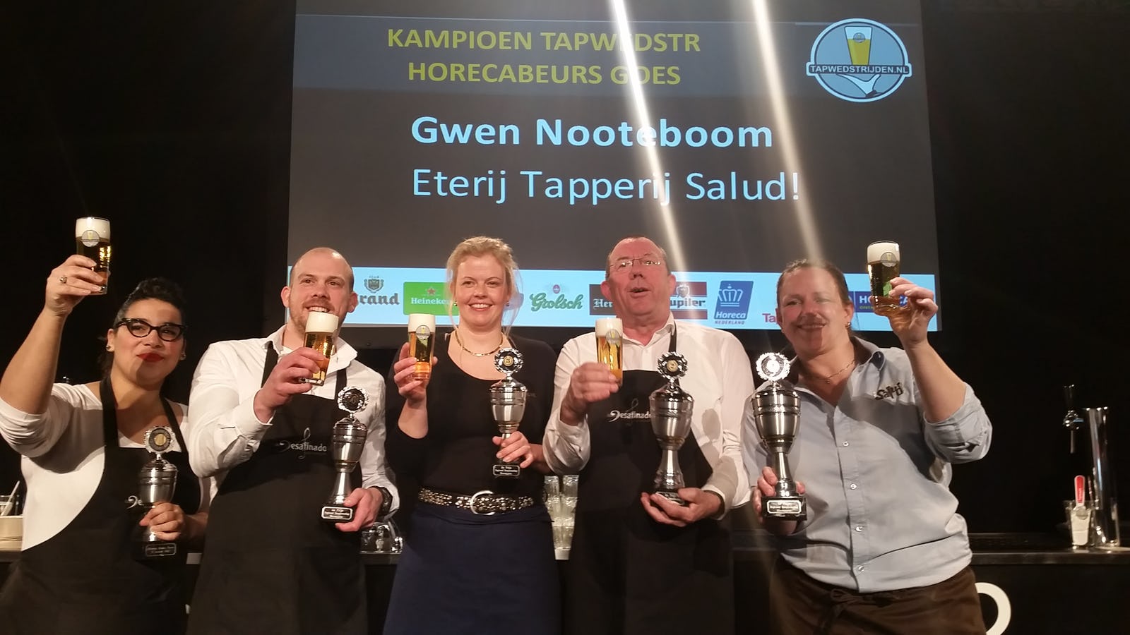 Gwen Nooteboom beste biertapper van de eerste regiostrijd