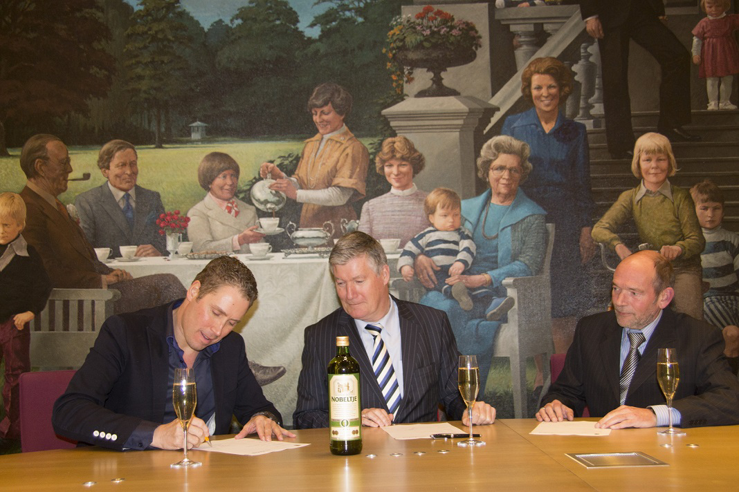 Nobel bouwt stokerij en koopt wadleiding Ameland