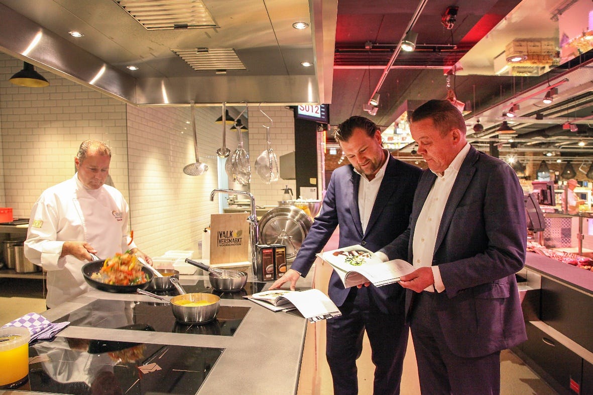 Chefs Van der Valk lanceren kookboek