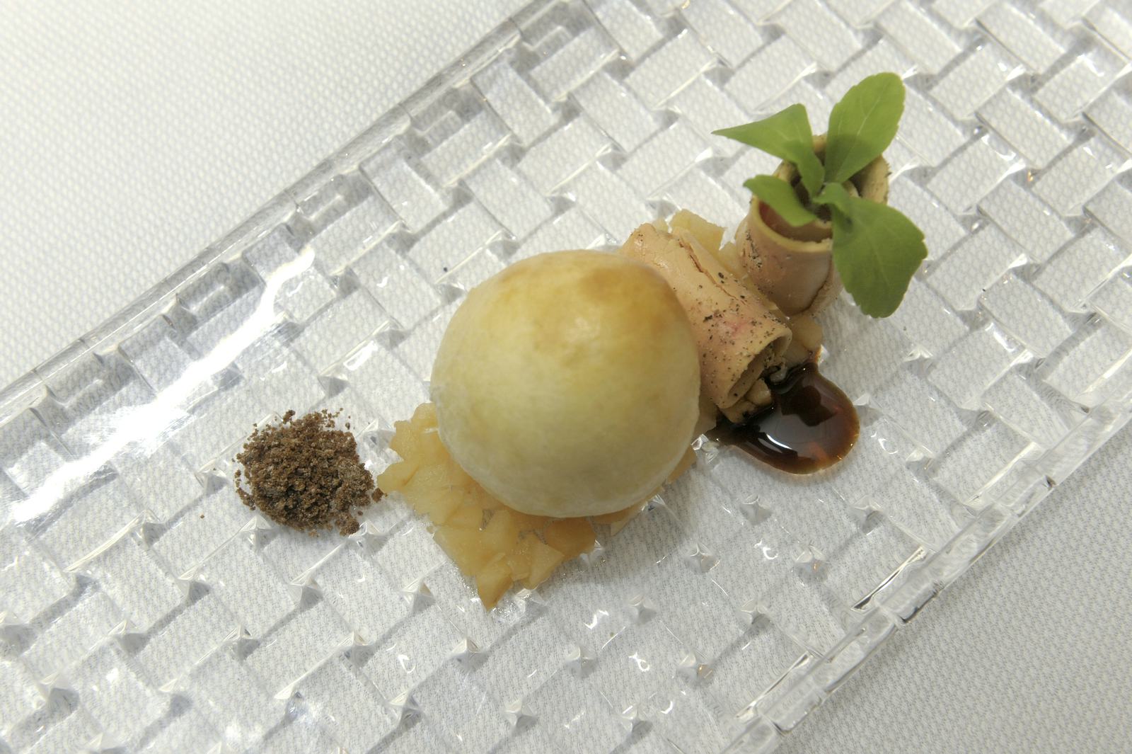 Signature Dish Rogier van Dam: Epoisses Nu in brioche