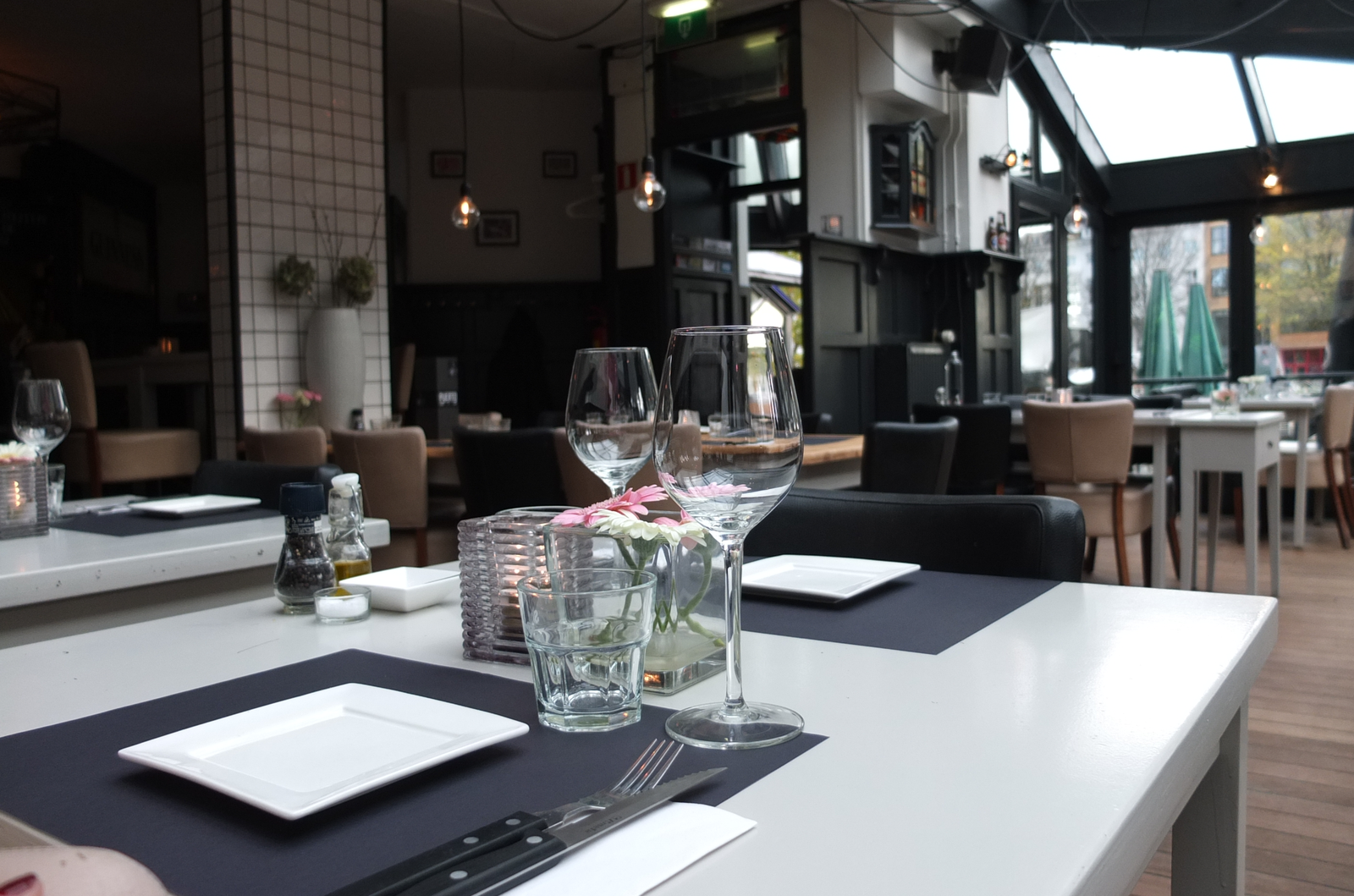 Creditcardgegevens opvragen voorkomt lege stoelen restaurant