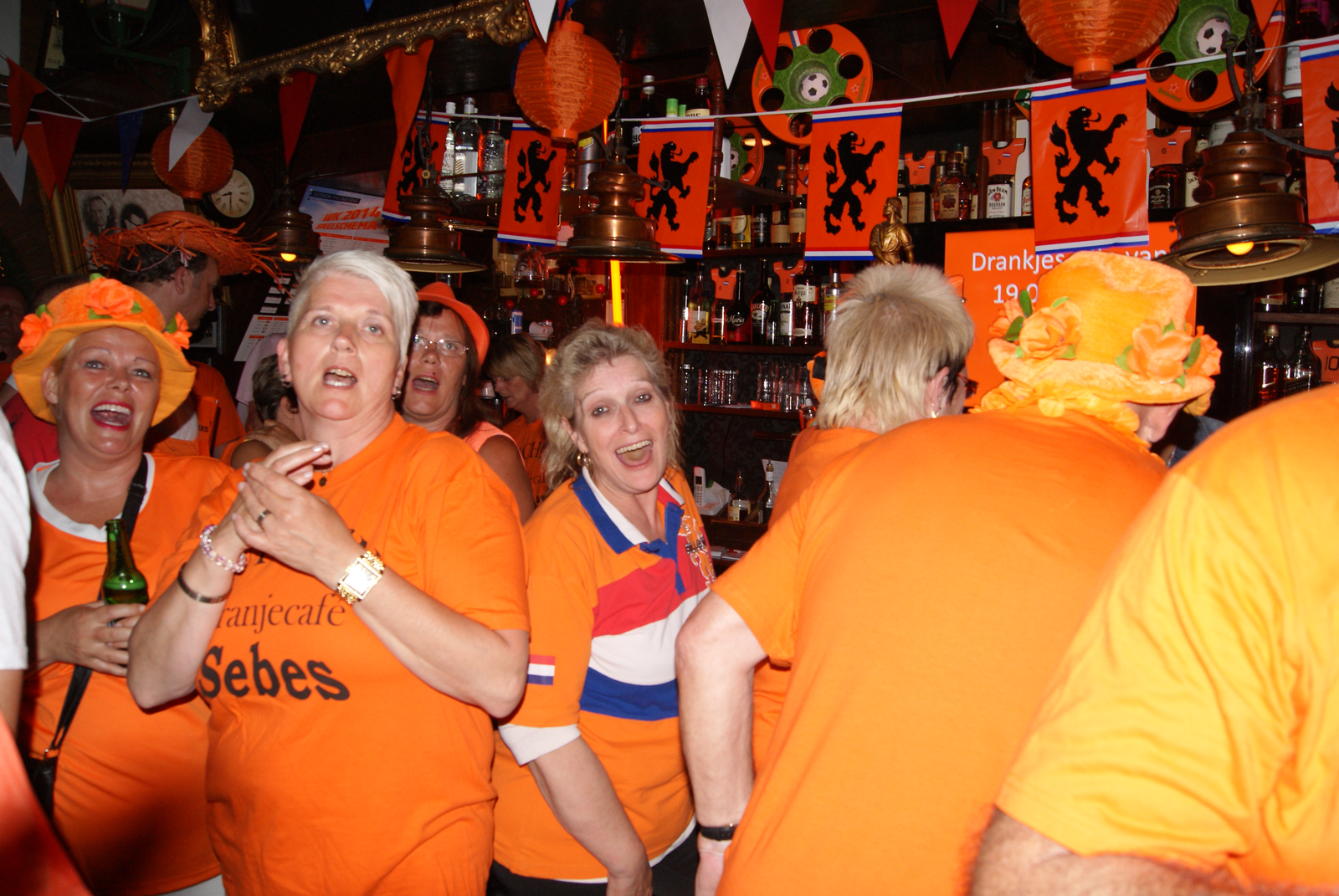 EK zonder Oranje bespaart miljoenen aan ziektegeld