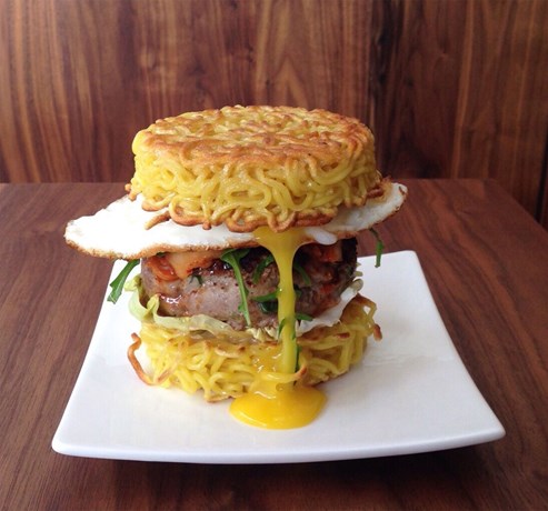 Brussels restaurant maakt hamburger van noedels
