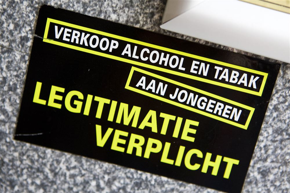 Achttien-minners kopen vooral sigaretten in horeca