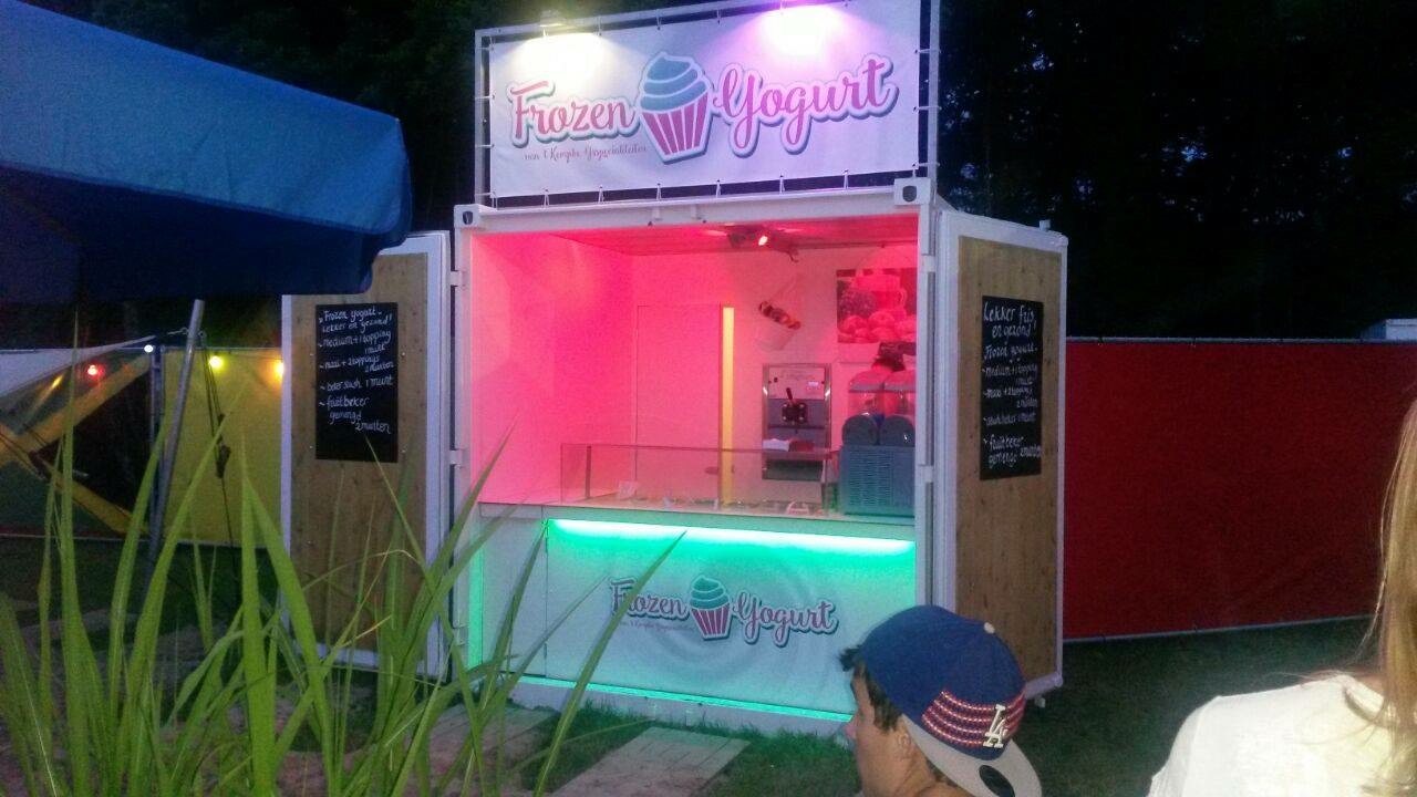 Frozen yoghurt vanuit container