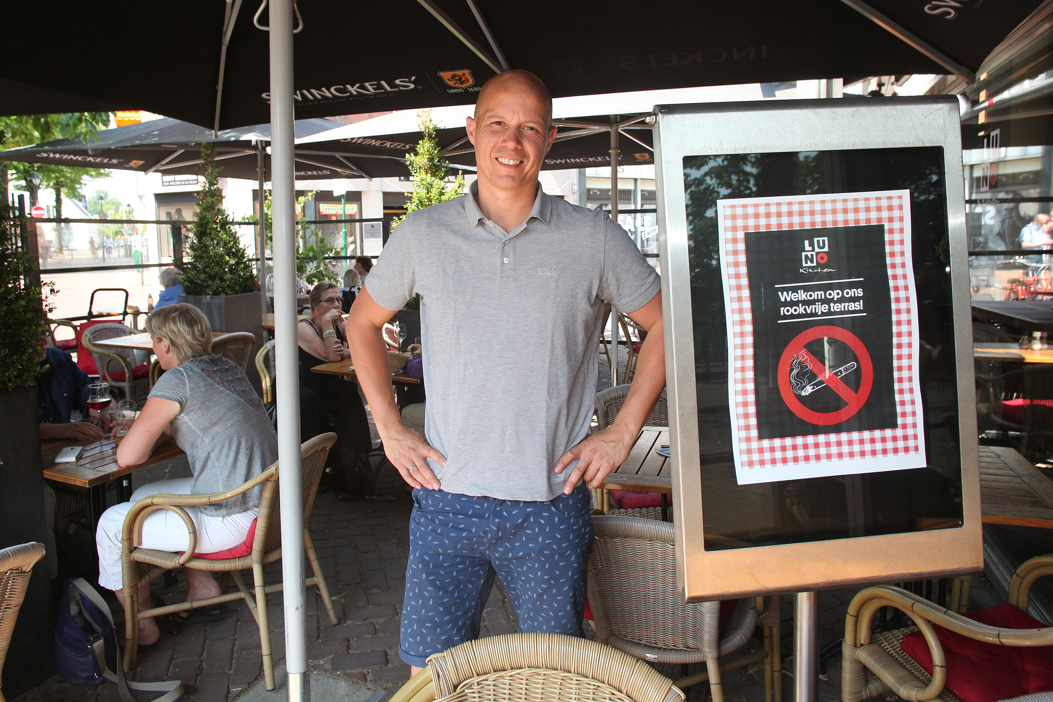 Collega's niet blij met rookvrij terras van Etienne Ros