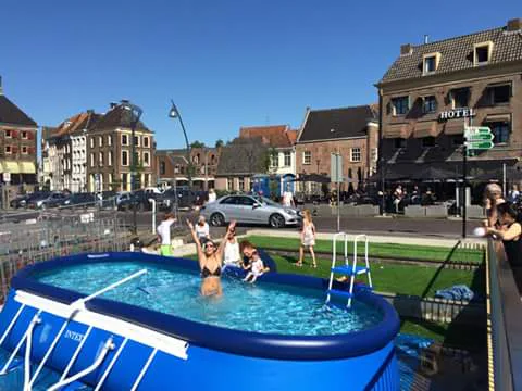 Restaurant biedt gasten verkoeling met zwembad in centrum Zwolle