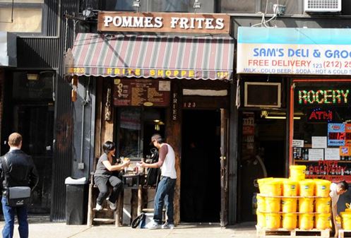 Klanten helpen Pommes Frites