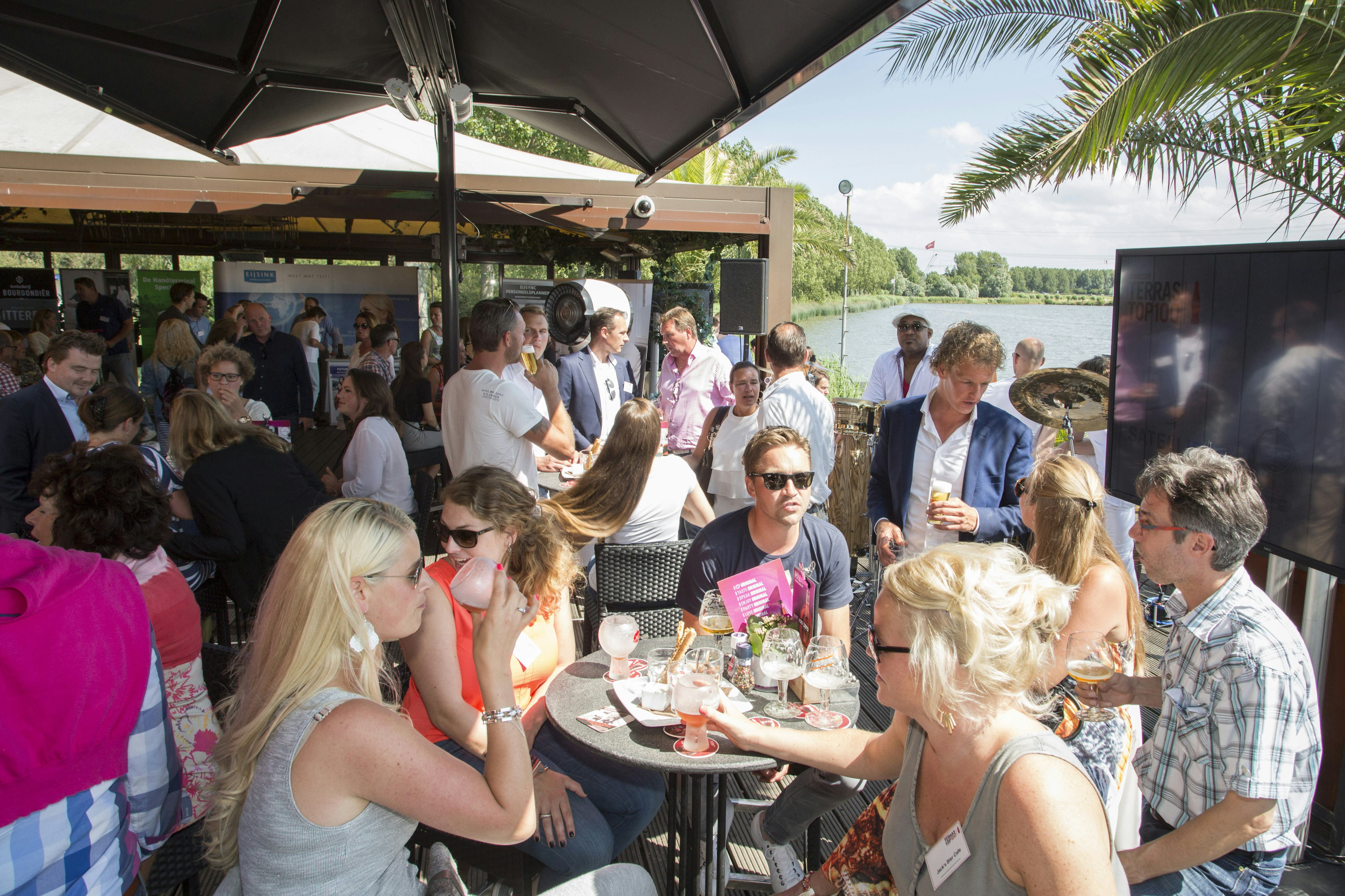 Radler en limonade populair op terras