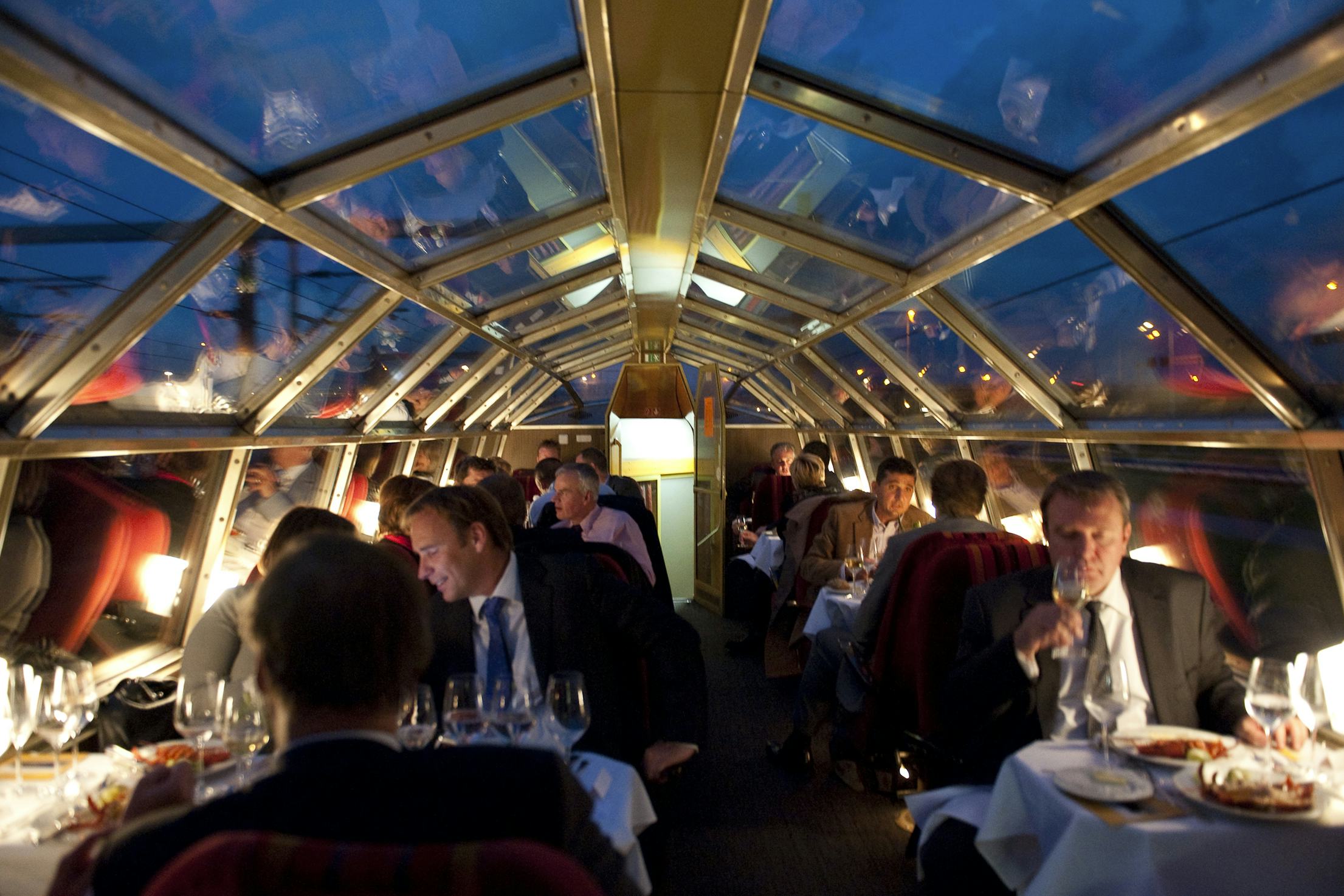 Dineren in rijdende historische trein vanuit Amsterdam