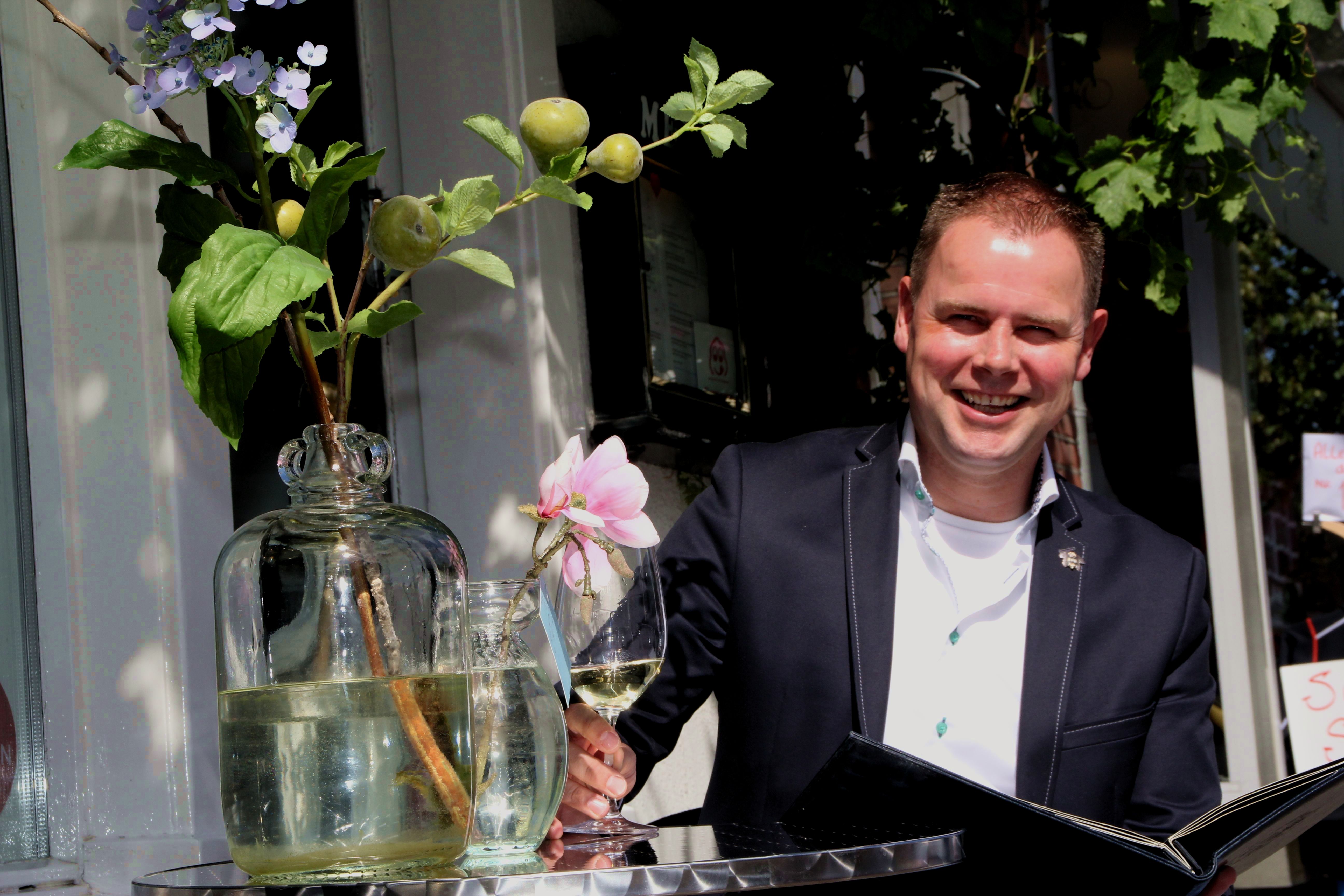 Sommelier van Wolfslaar* naar Bib-gourmand zaak De Stadstuin
