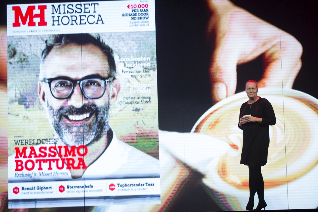 Marjon Prummel, hoofdredacteur van Misset Horeca heet de zaal welkom.