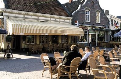 Overdag Café Joris, 's avonds Bar Boris