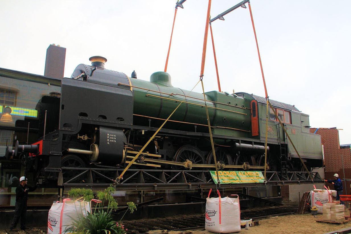 Preston Palace haalt historische locomotief naar het hotel