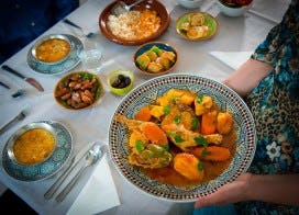 Restauranteigenaar krijgt Joden en Arabieren samen aan tafel met ludieke actie