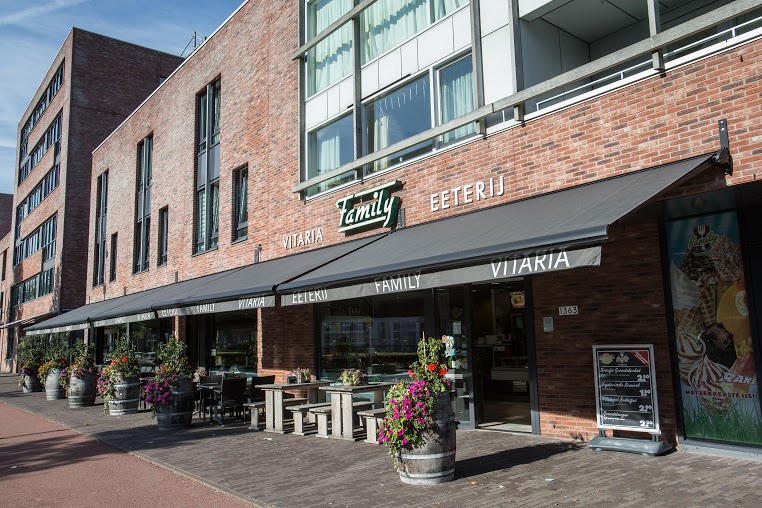 AMSTERDAM - Sbackbar Vitaria aan de IJburglaan. FOTO: DIEDERIK VAN DER LAAN