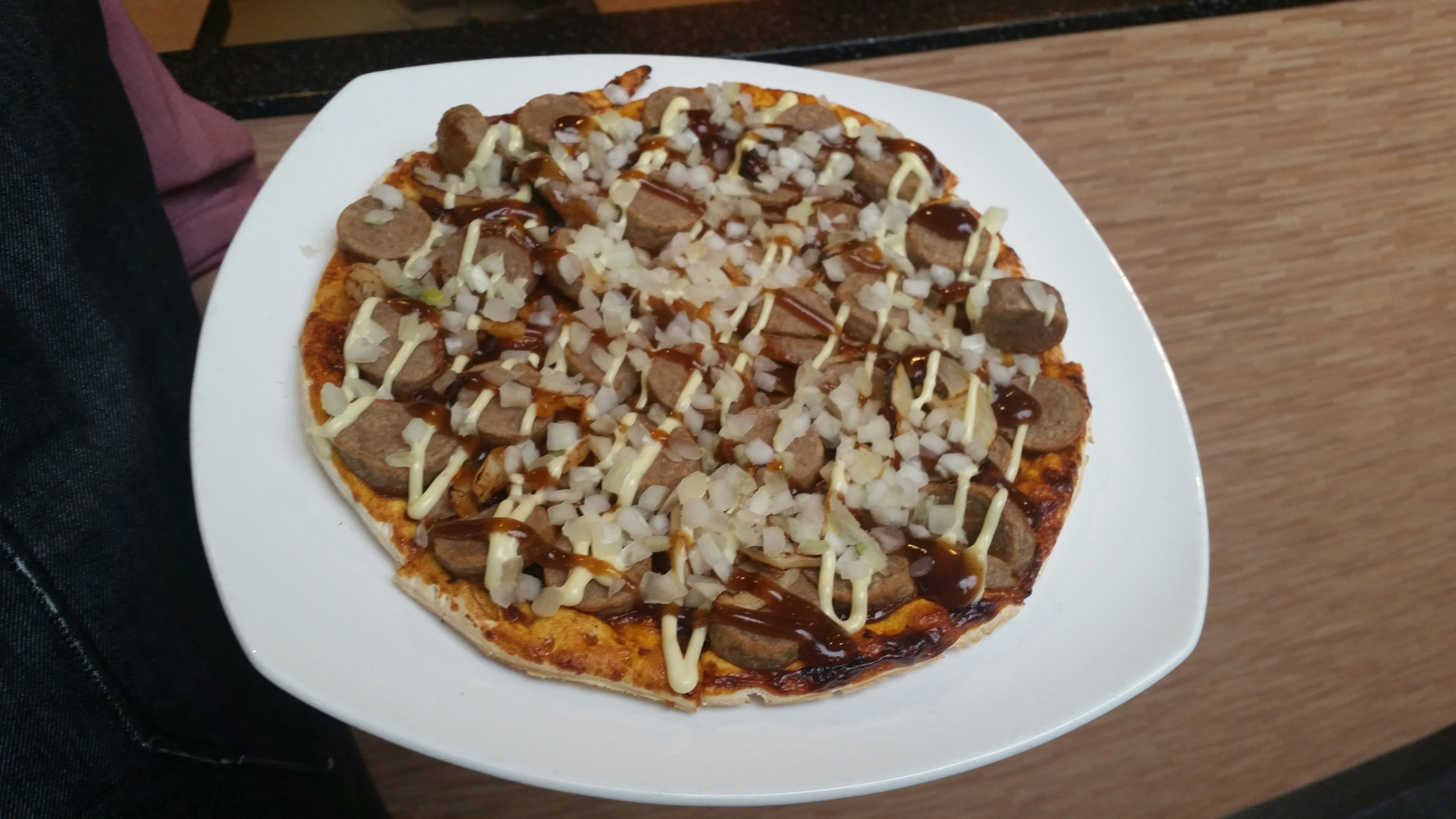 Cafetaria op Urk draait overuren door pizza frikandel speciaal
