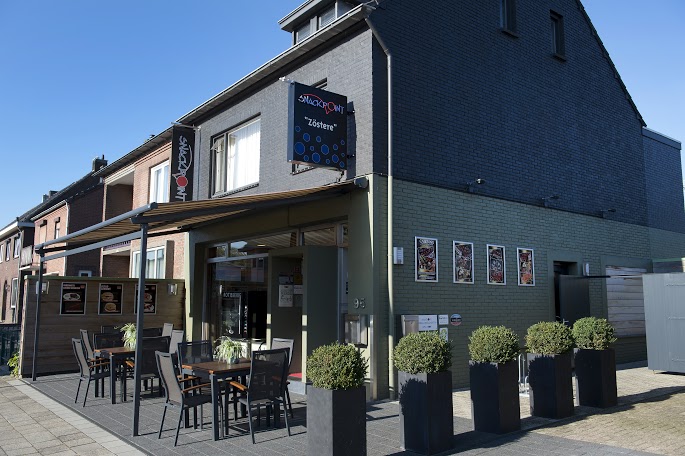 011015, Susteren: Snackpoint Zustere. Foto: Marcel van Hoorn.