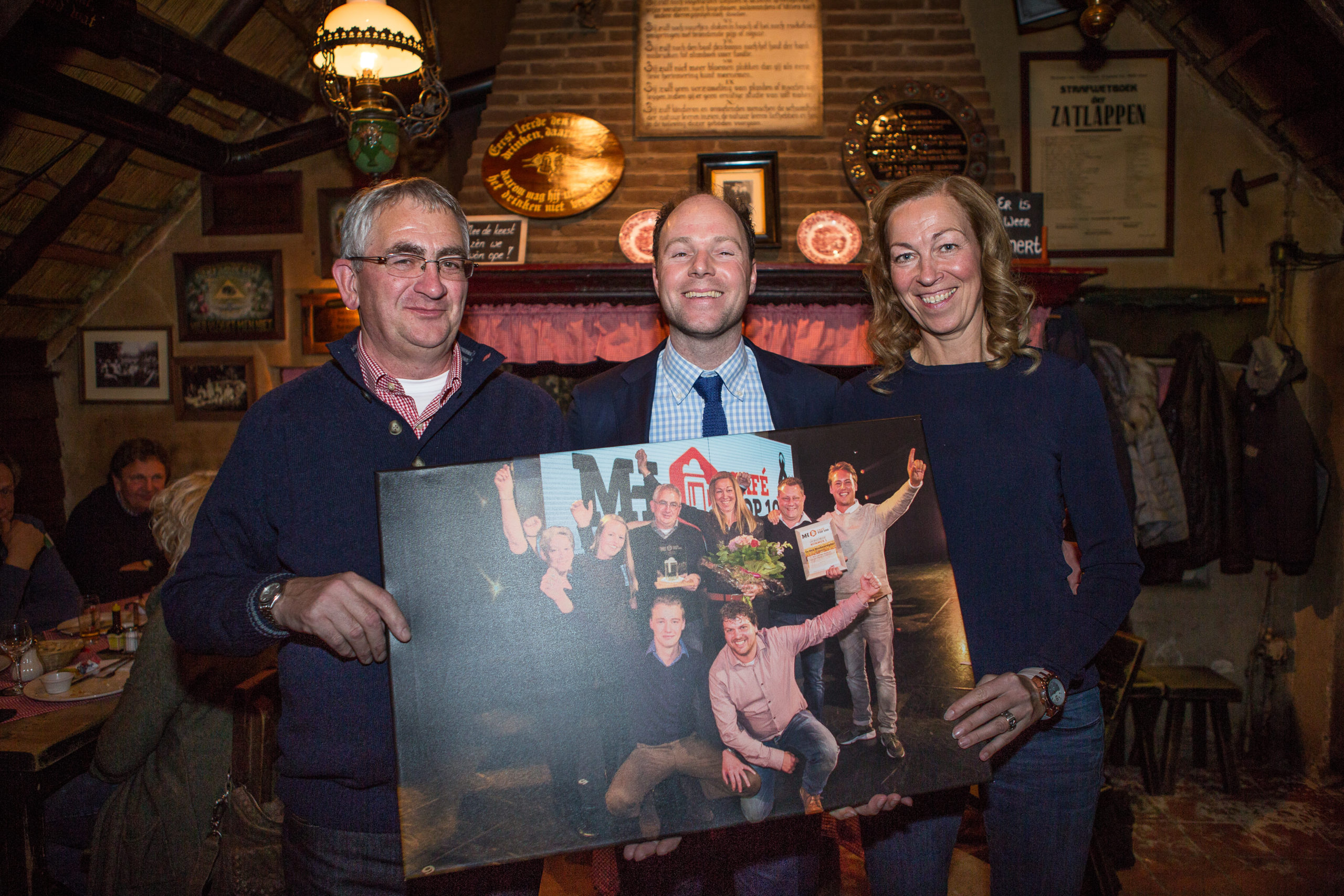 Vlnr: Ad de Bruyn, Burgemeester Ryan Palmen en Riet de Kort