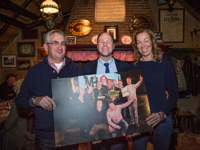 Vlnr: Ad de Bruyn, Burgemeester Ryan Palmen en Riet de Kort