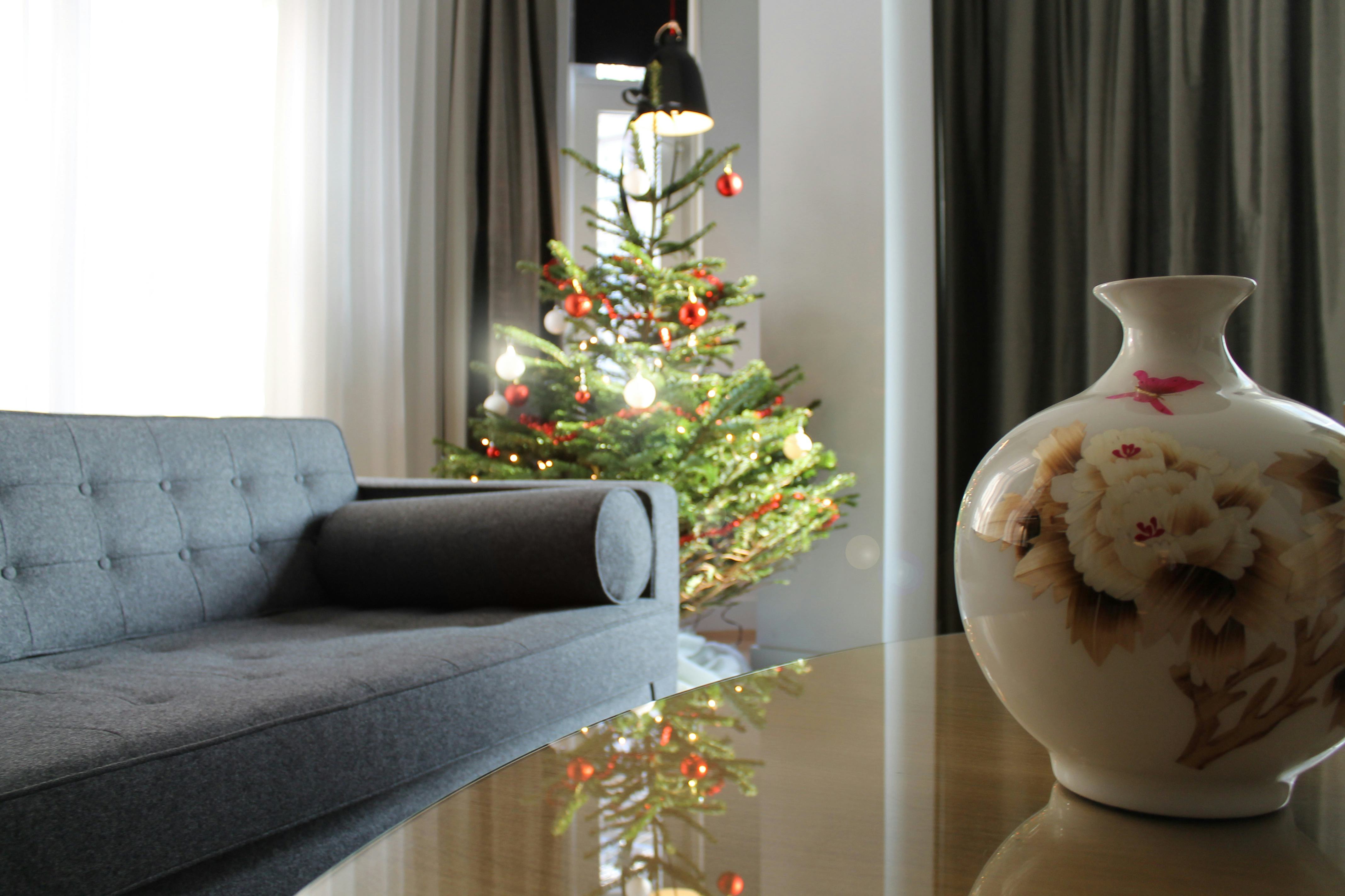 Kerstbomen bij Swissôtel voor SOS Kinderdorpen