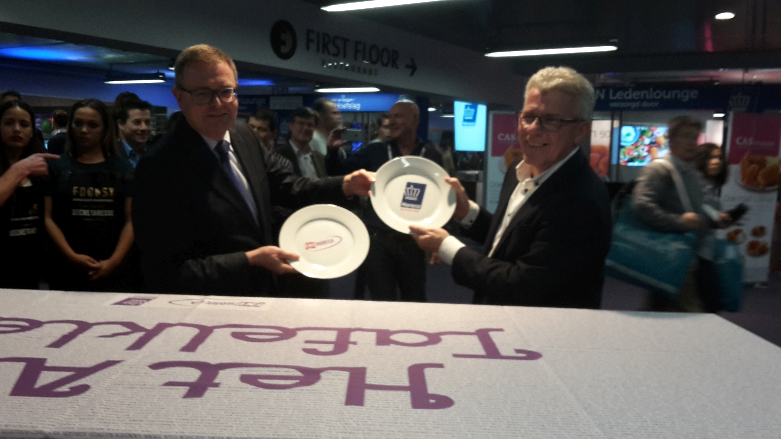 FNV Horeca biedt KHN petitie aan