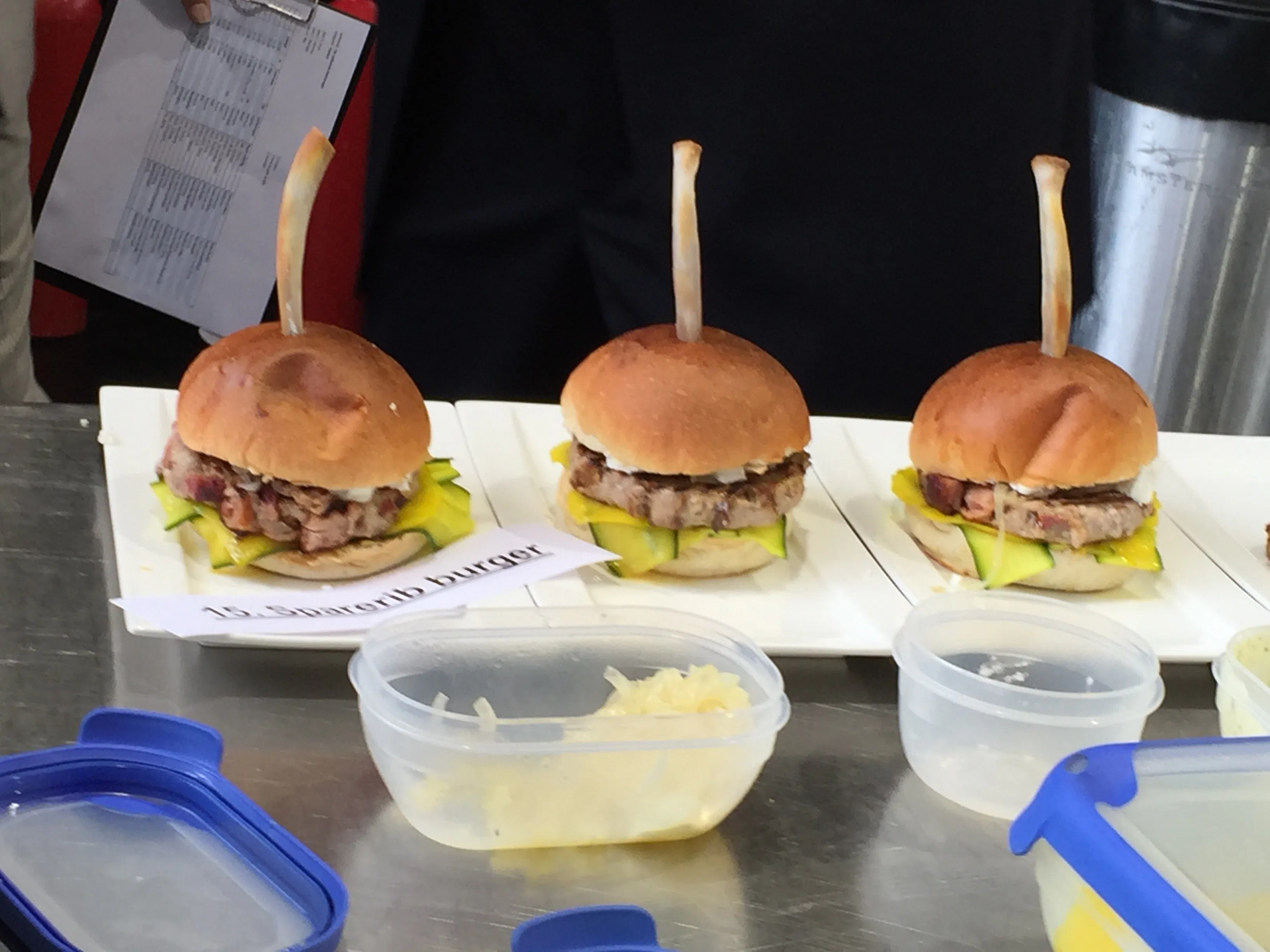 De winnaar: Sparerib Burger, gemaakt door Steyn Schreuders van Spareribs Express.