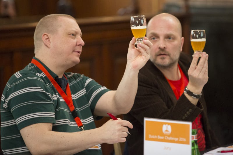 Jury aan het werk tijdens de Dutch Beer Challenge