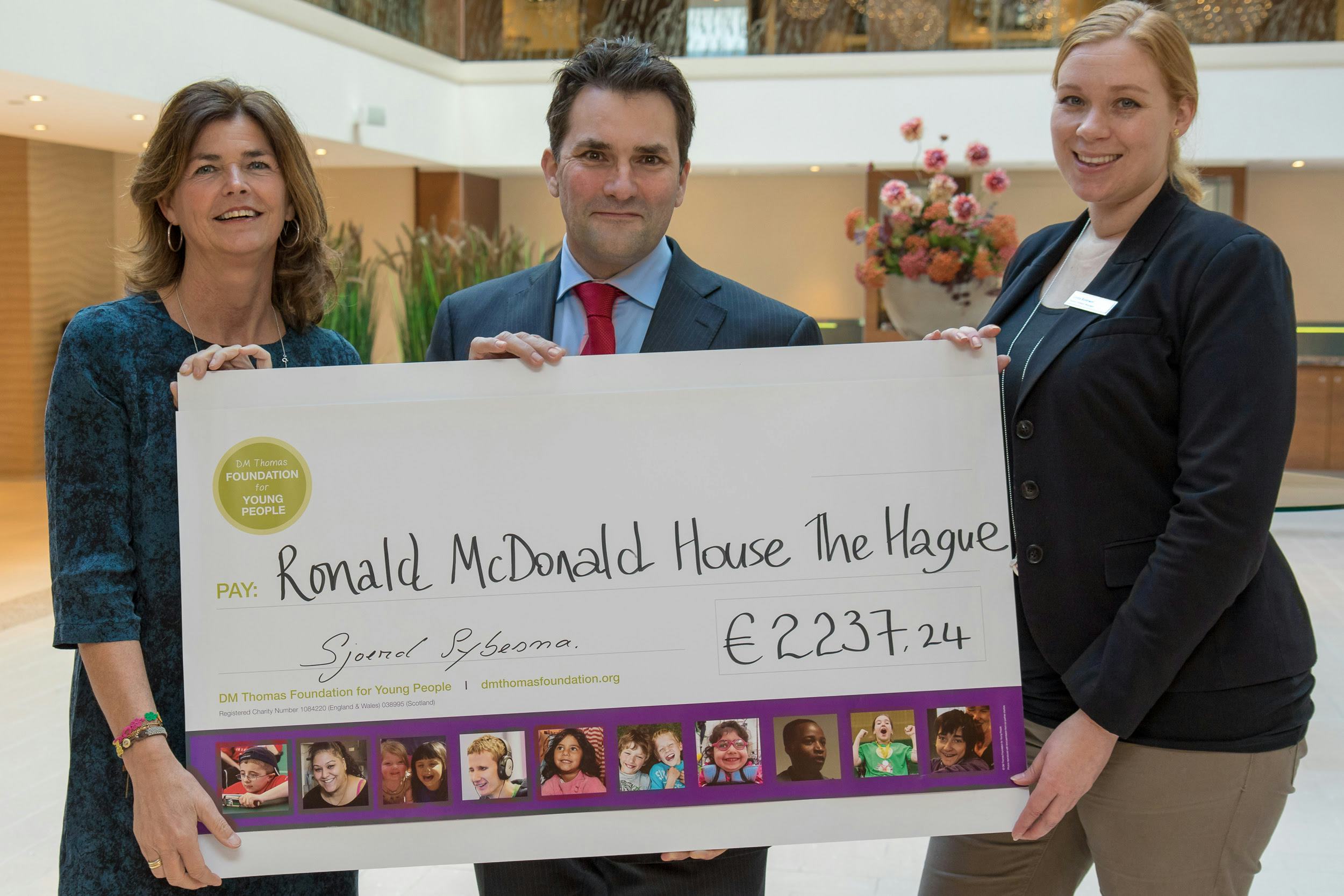 Ronald McDonald Huis ontvangt ruim €2000 van Hilton The Hague