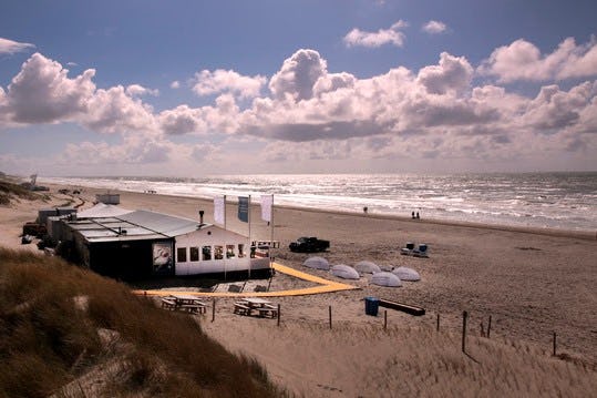 Strandpaviljoen blooming beach geopend