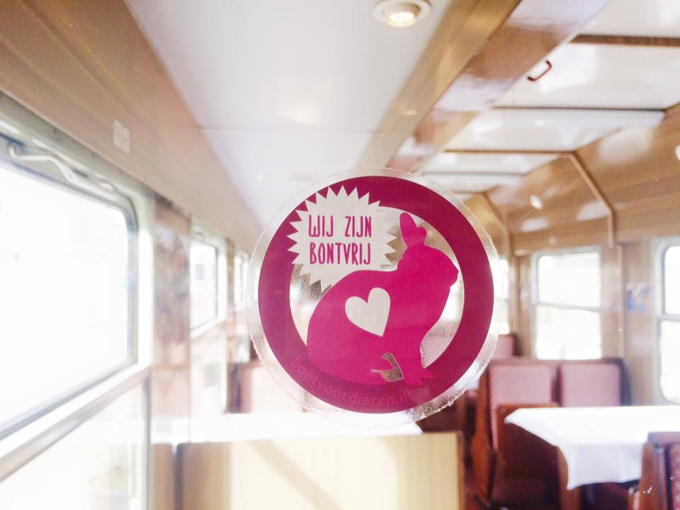 Veganistisch restaurant weert gasten die bont dragen