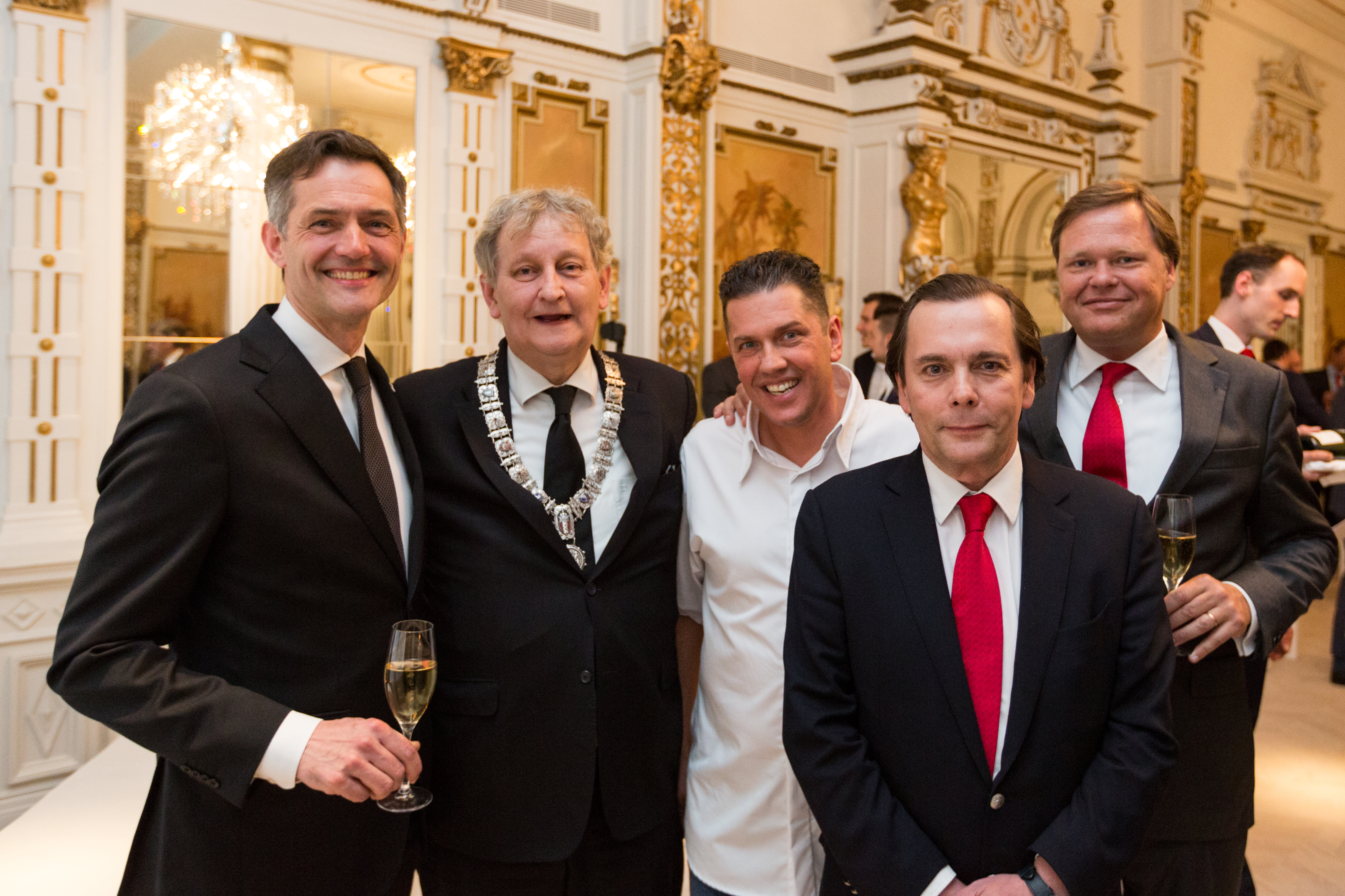 Burgemeester Amsterdam opent vernieuwd Krasnapolsky