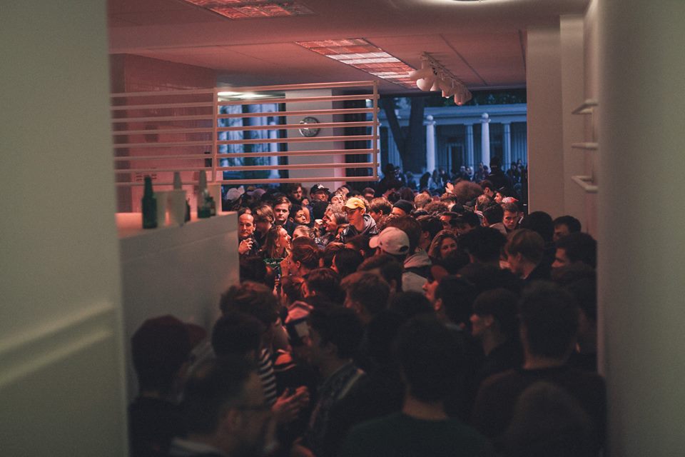 Chaos bij opening veganistisch restaurant