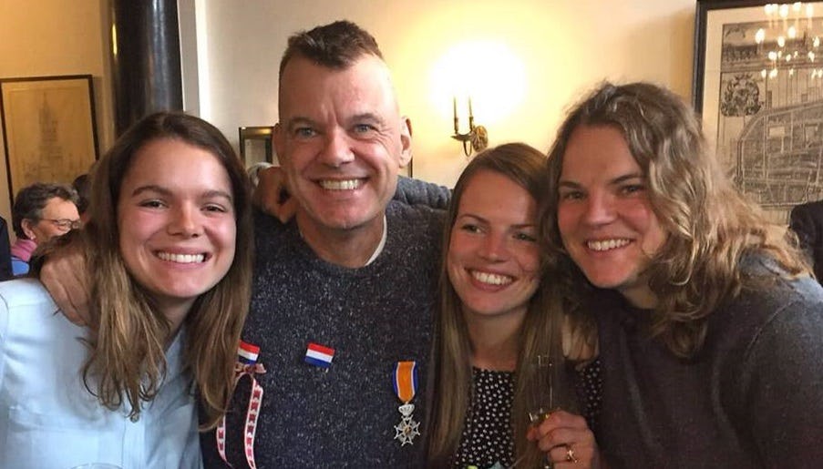 Delfts horeca-icoon Joost Verhoeff geridderd