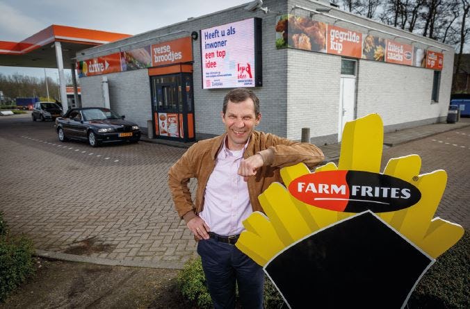 Pomphouder verdient kost met wasstraat en frituur