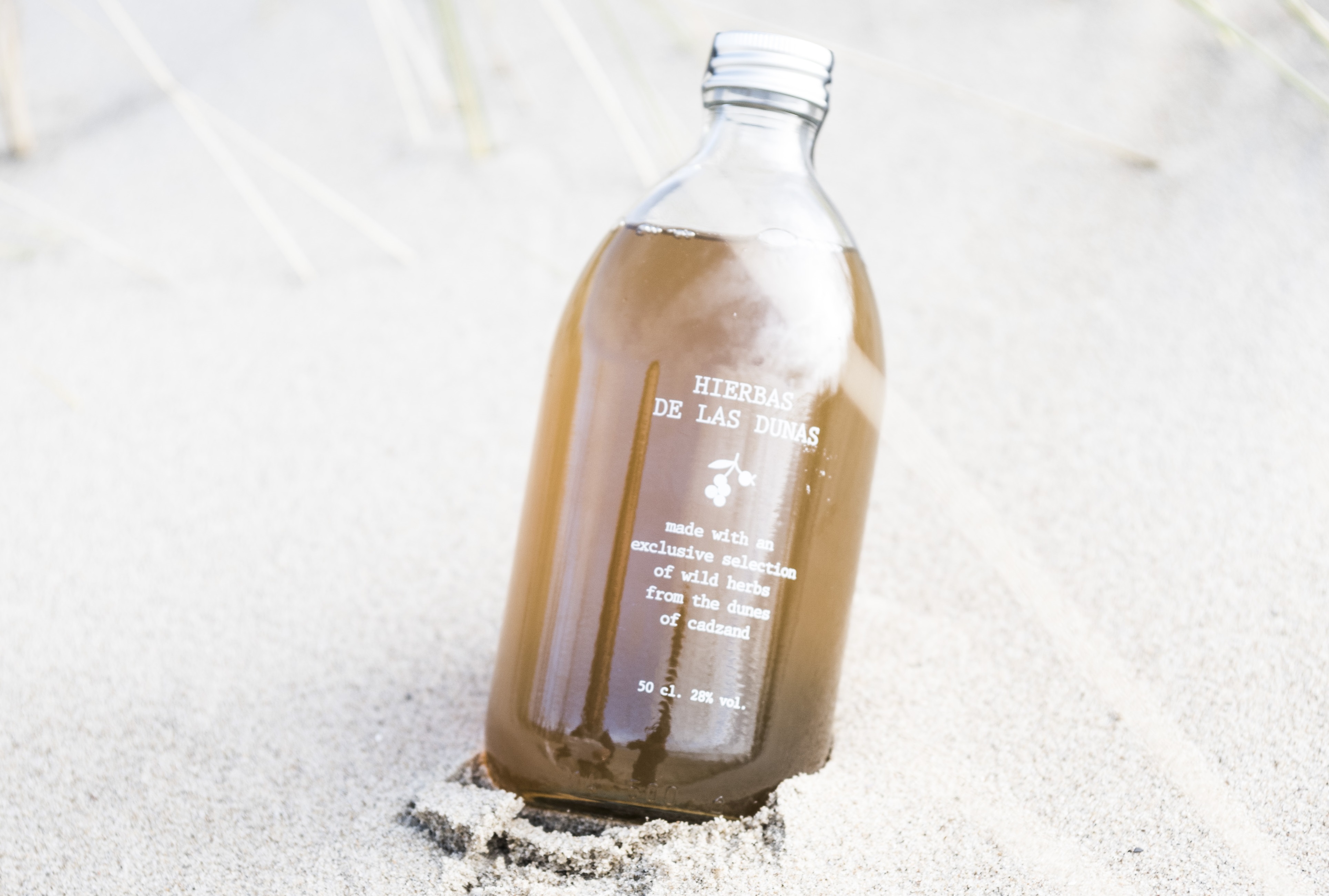 Syrco Bakker lanceert likeur met biologische duinkruiden