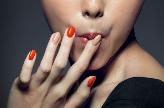 KFC presenteert nagellak met kipsmaak