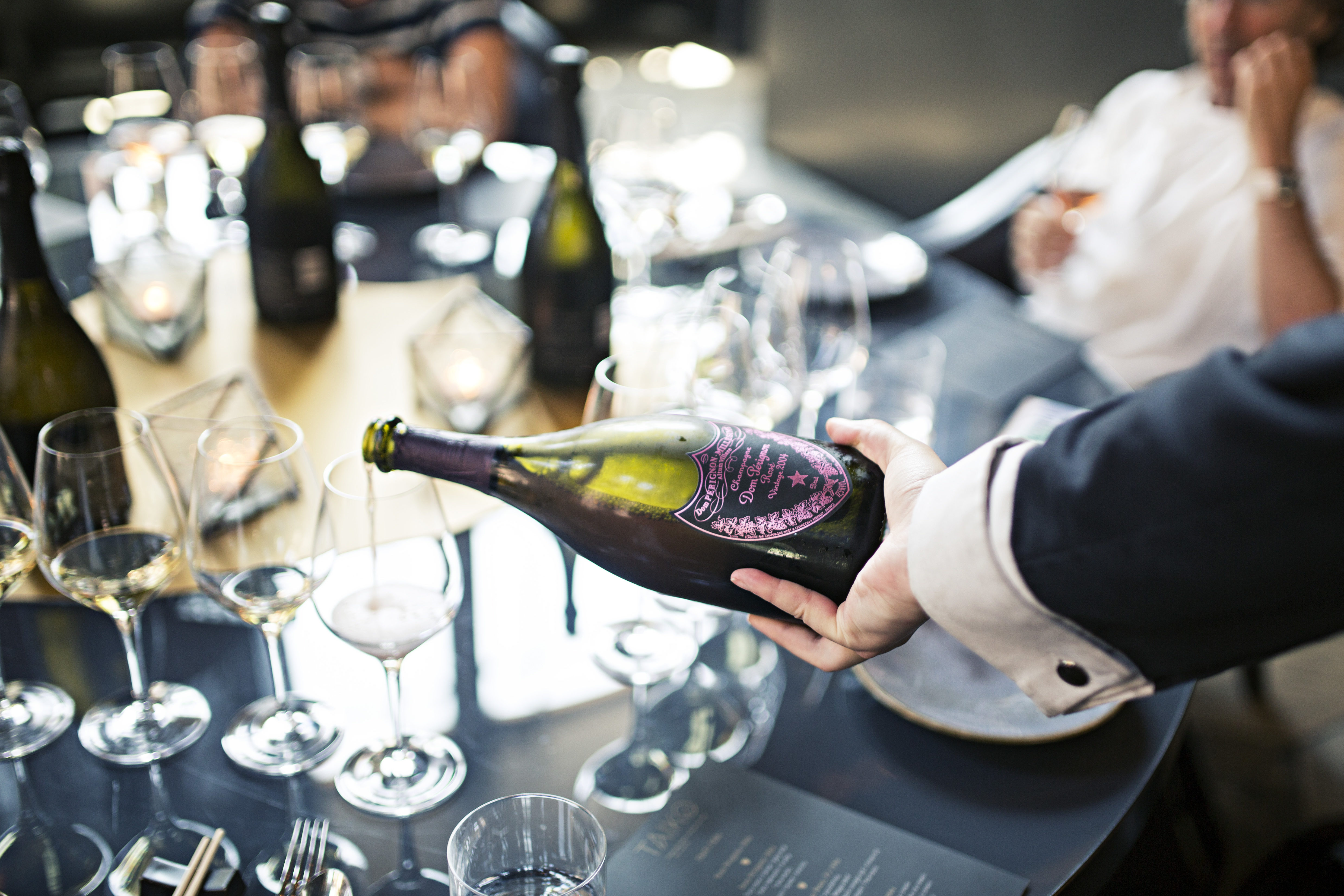 Een maand lang exclusief champagnemenu bij Taiko
