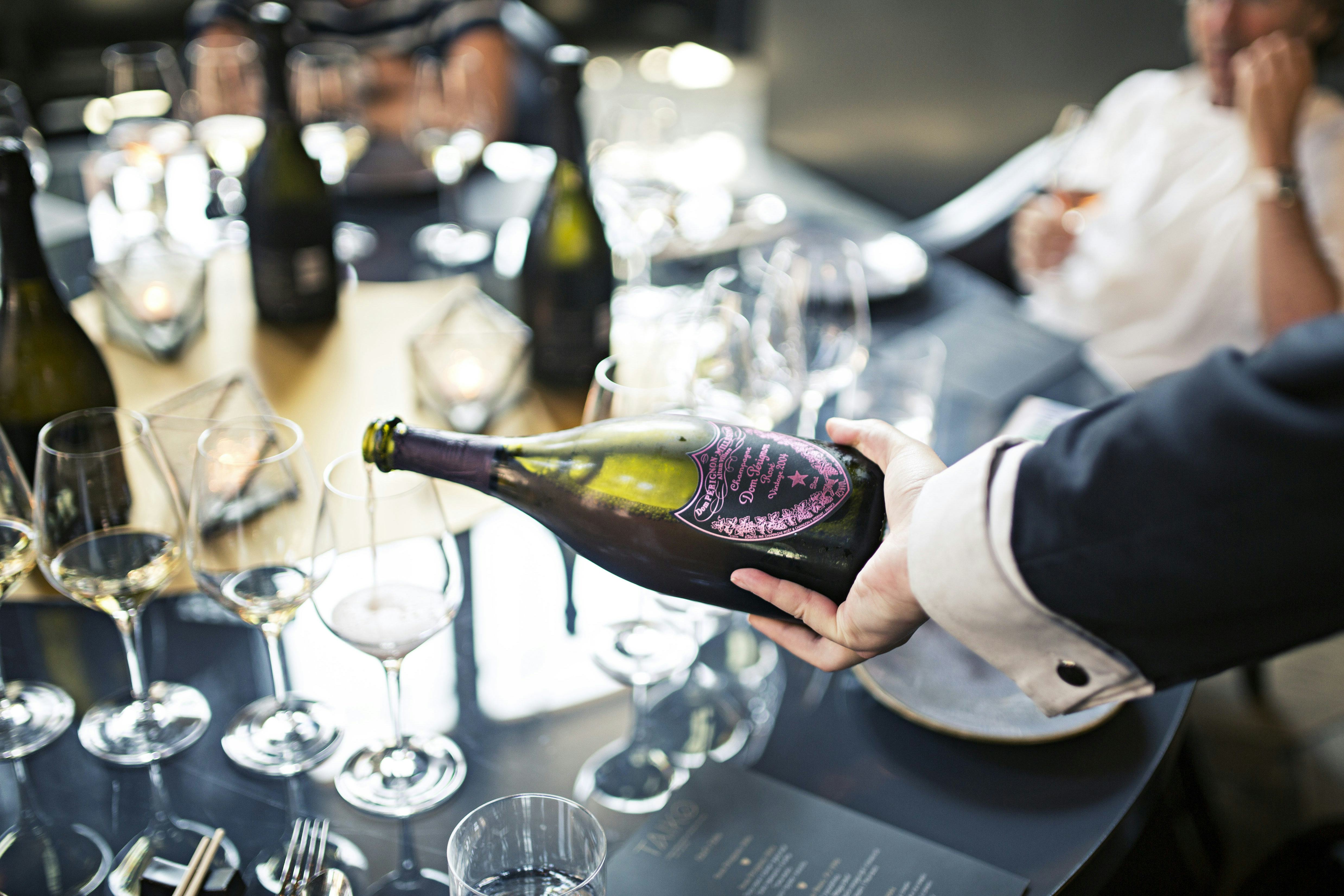 Een maand lang exclusief champagnemenu bij Taiko