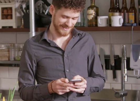 Steeds meer mensen betalen met smartphone in horeca