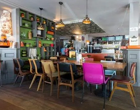 Buuf bezorgt niet aan tafel, wel in het Vondelpark