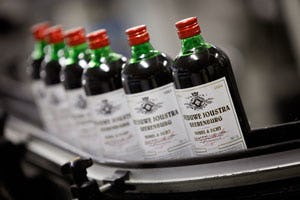 Boomsma Distilleerderij neemt Weduwe Joustra over