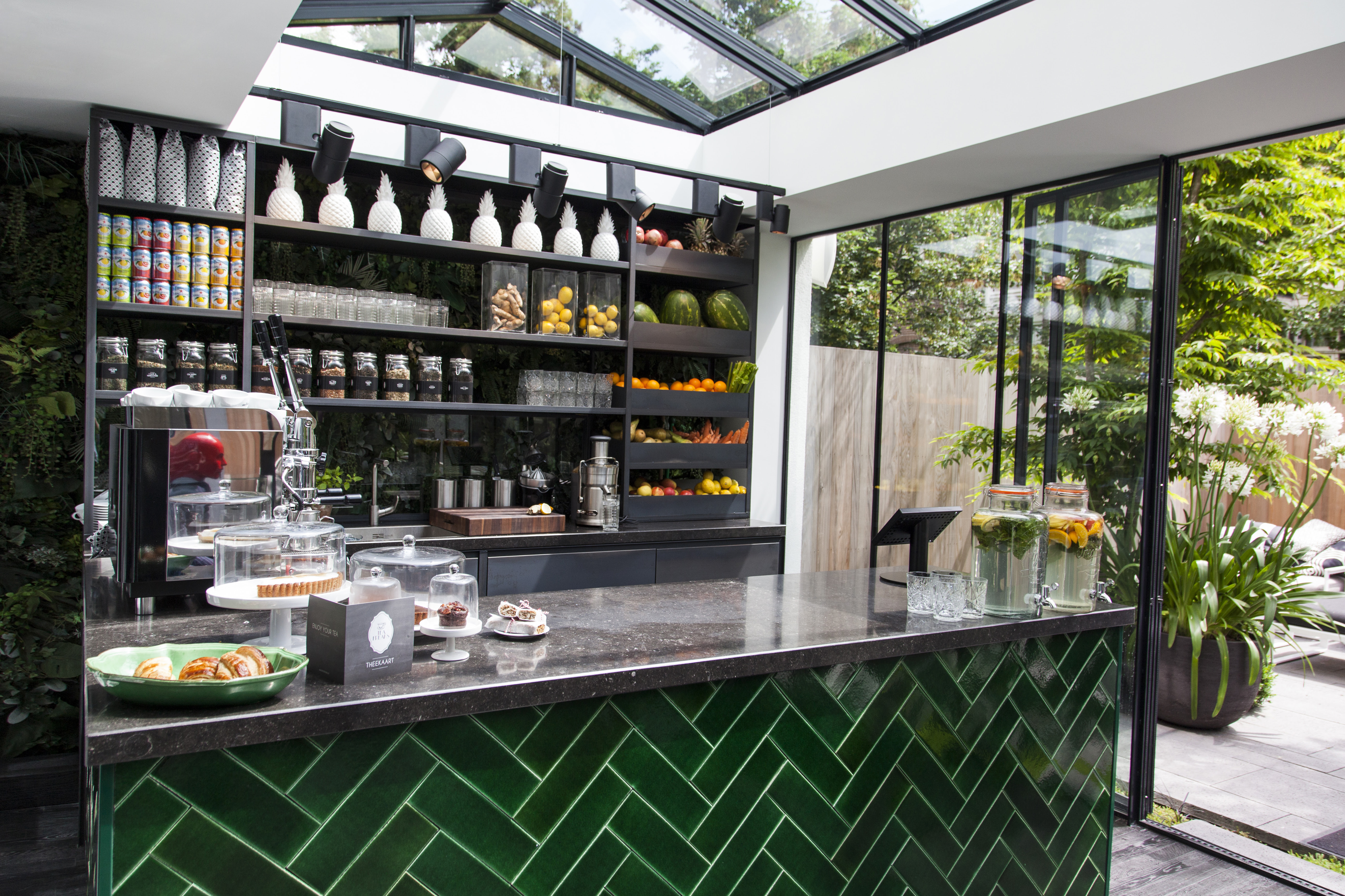 CoffeeConcepts opent shop-in-shop bij SuitSupply