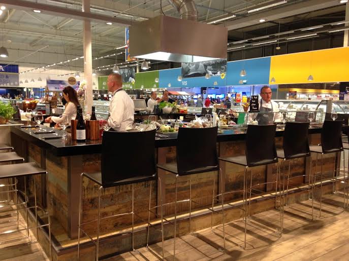 Makro heropent vier vestigingen