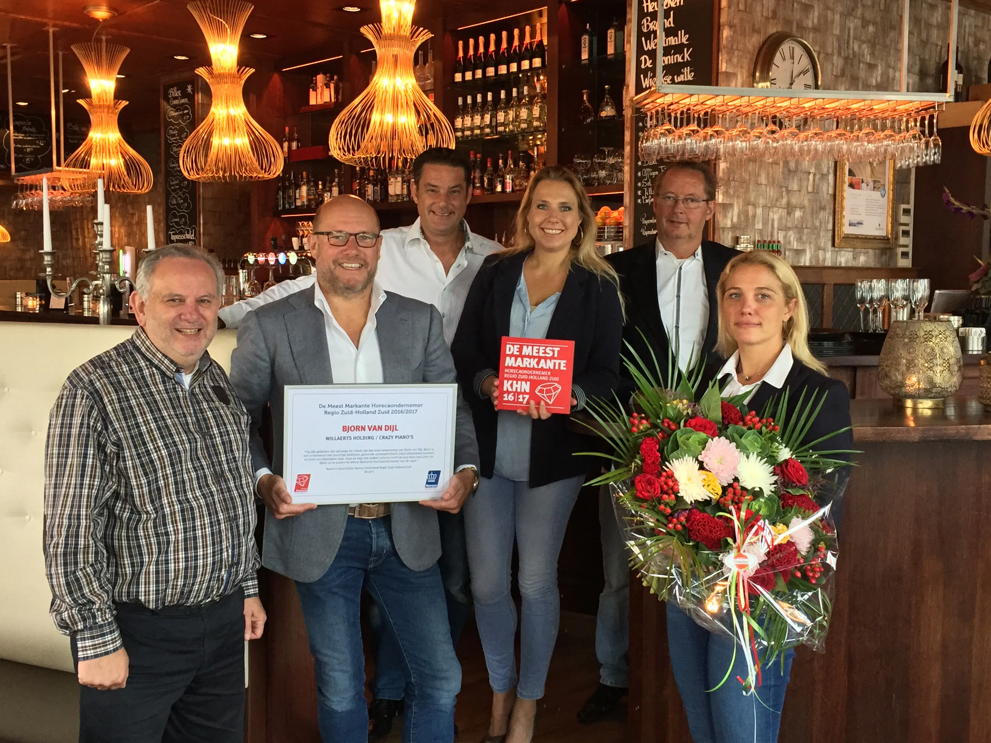 Vlnr: juryvoorzitter Boy van Prooijen, Bjorn van Dijl, Dennis Vingerling (jurylid), Bianka den Breejen (jurylid), Jaap Brantenaar (jurylid) en Natascha Lansbergen (partner Bjorn van Dijl) (Foto: PR)
